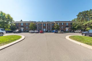 505 W Highland Road, Howell, MI 48843