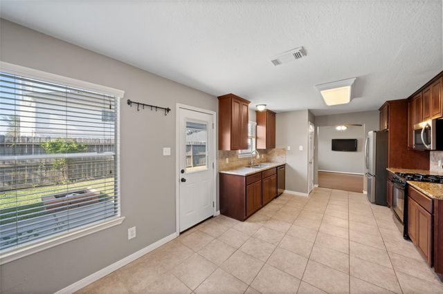 3504 Stonegate Circle, Pearland, TX 77584