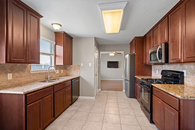 3504 Stonegate Circle, Pearland, TX 77584