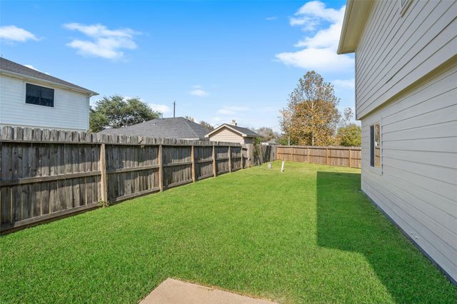 3504 Stonegate Circle, Pearland, TX 77584