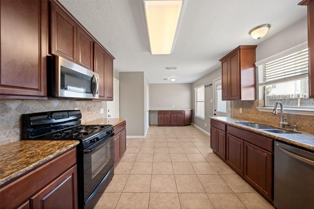 3504 Stonegate Circle, Pearland, TX 77584