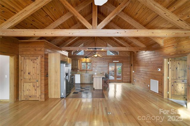 42 Tsitsi Court, Brevard, NC 28712