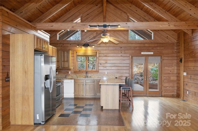 42 Tsitsi Court, Brevard, NC 28712