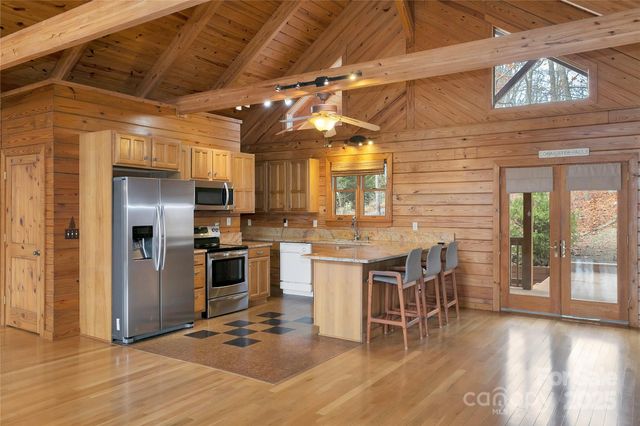 42 Tsitsi Court, Brevard, NC 28712