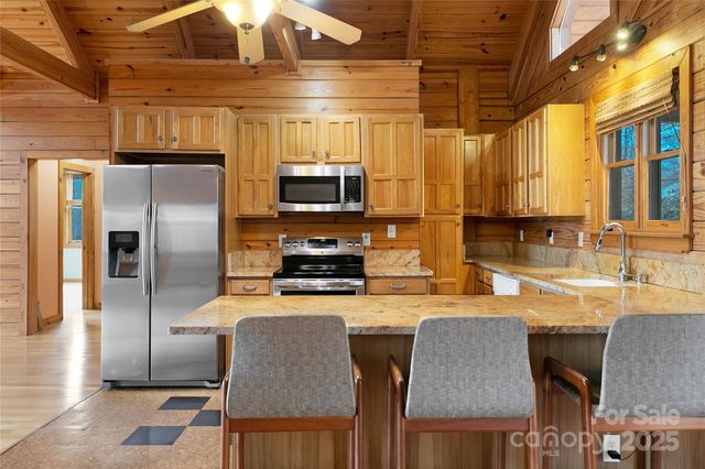 42 Tsitsi Court, Brevard, NC 28712