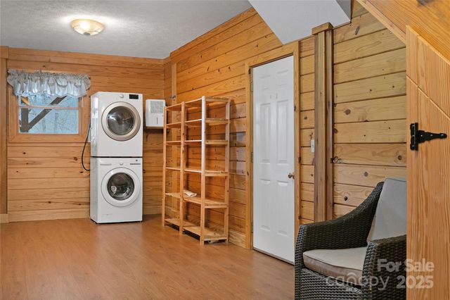 42 Tsitsi Court, Brevard, NC 28712