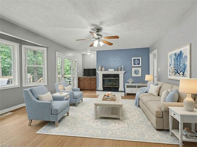 8172 Manor DR, Gloucester, VA 23061