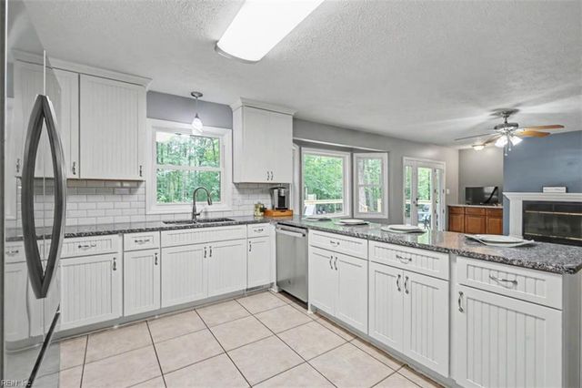 8172 Manor DR, Gloucester, VA 23061