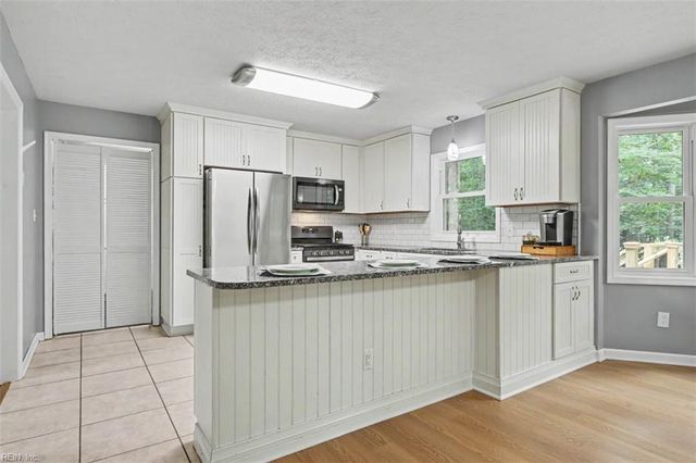8172 Manor DR, Gloucester, VA 23061