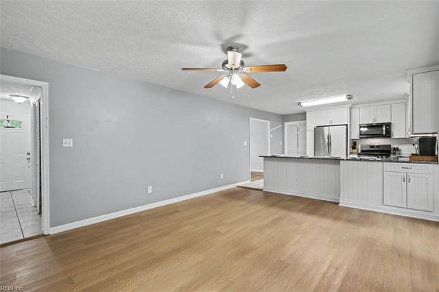 8172 Manor DR, Gloucester, VA 23061