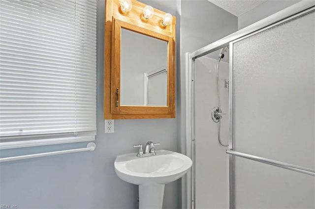 8172 Manor DR, Gloucester, VA 23061