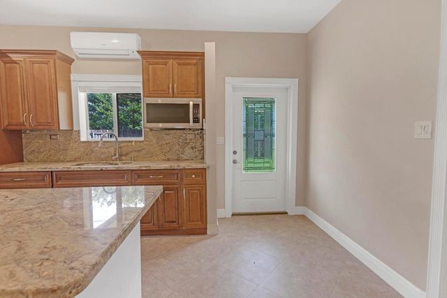 4500 SW 25th Terrace, Dania Beach, FL 33312