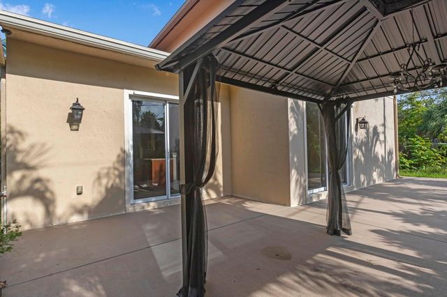 4500 SW 25th Terrace, Dania Beach, FL 33312