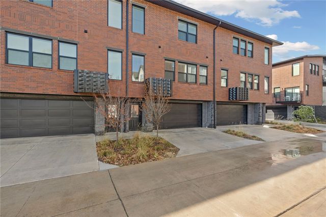 622 SW Bluebird, Bentonville, AR 72712