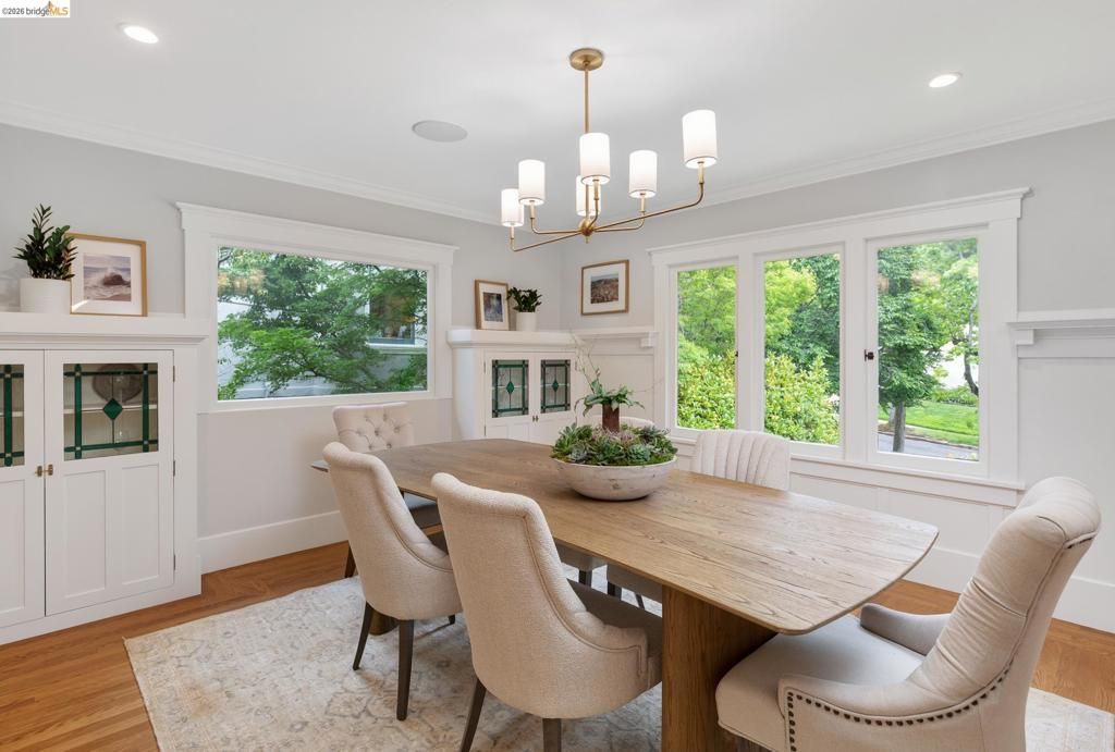 Image 10 of property listing at 153 Arbor Dr, Piedmont, CA 94610