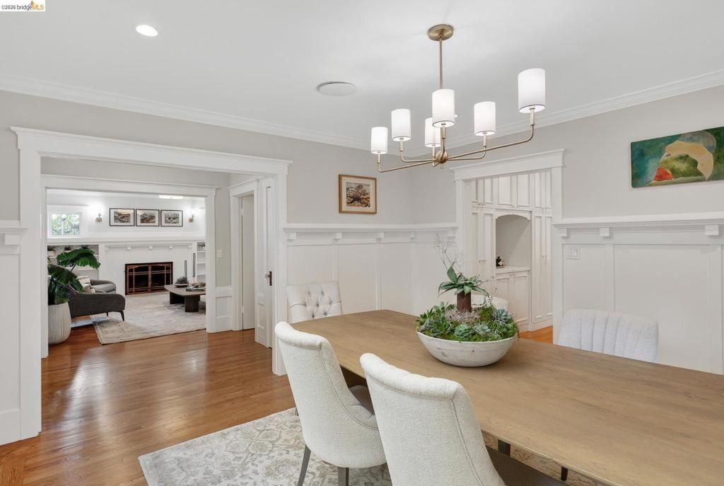 Image 11 of property listing at 153 Arbor Dr, Piedmont, CA 94610