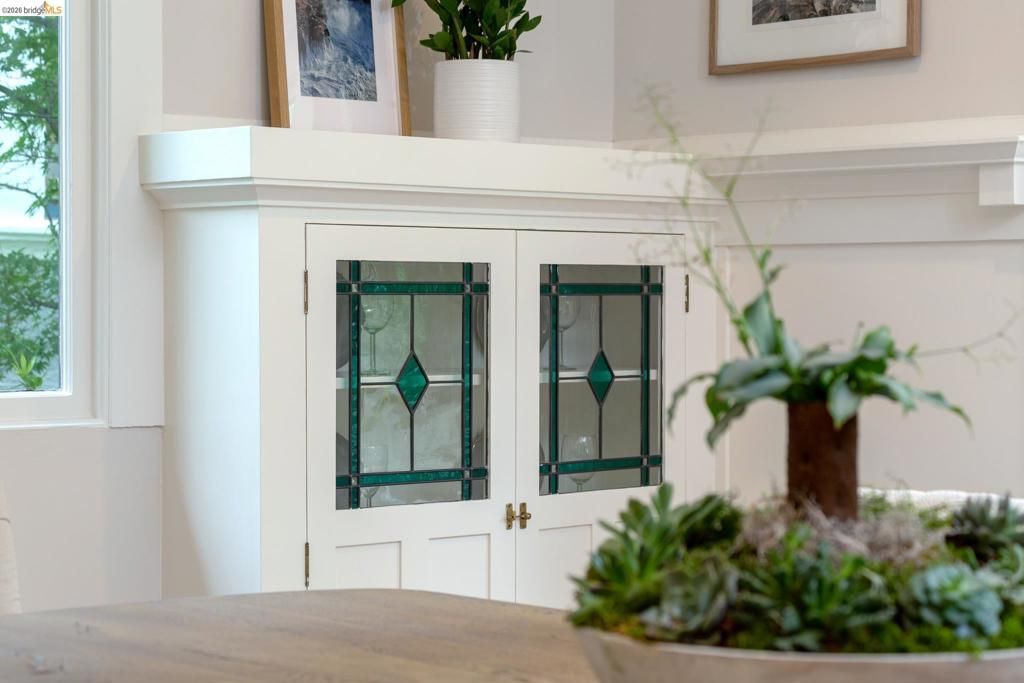 Image 13 of property listing at 153 Arbor Dr, Piedmont, CA 94610