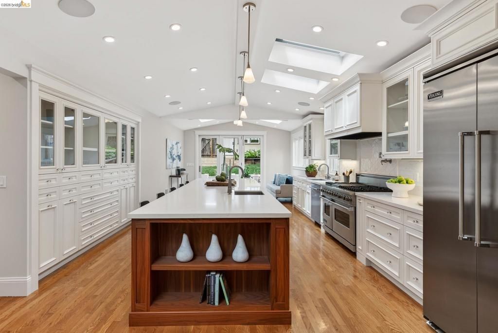 Image 15 of property listing at 153 Arbor Dr, Piedmont, CA 94610