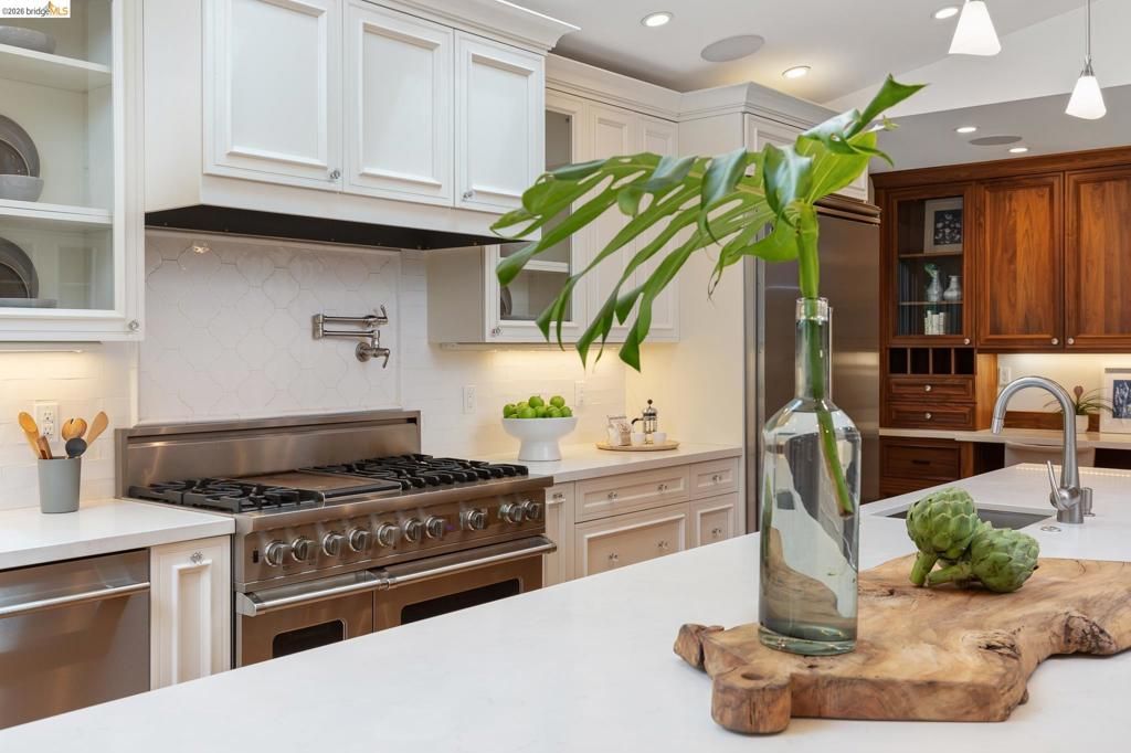 Image 17 of property listing at 153 Arbor Dr, Piedmont, CA 94610