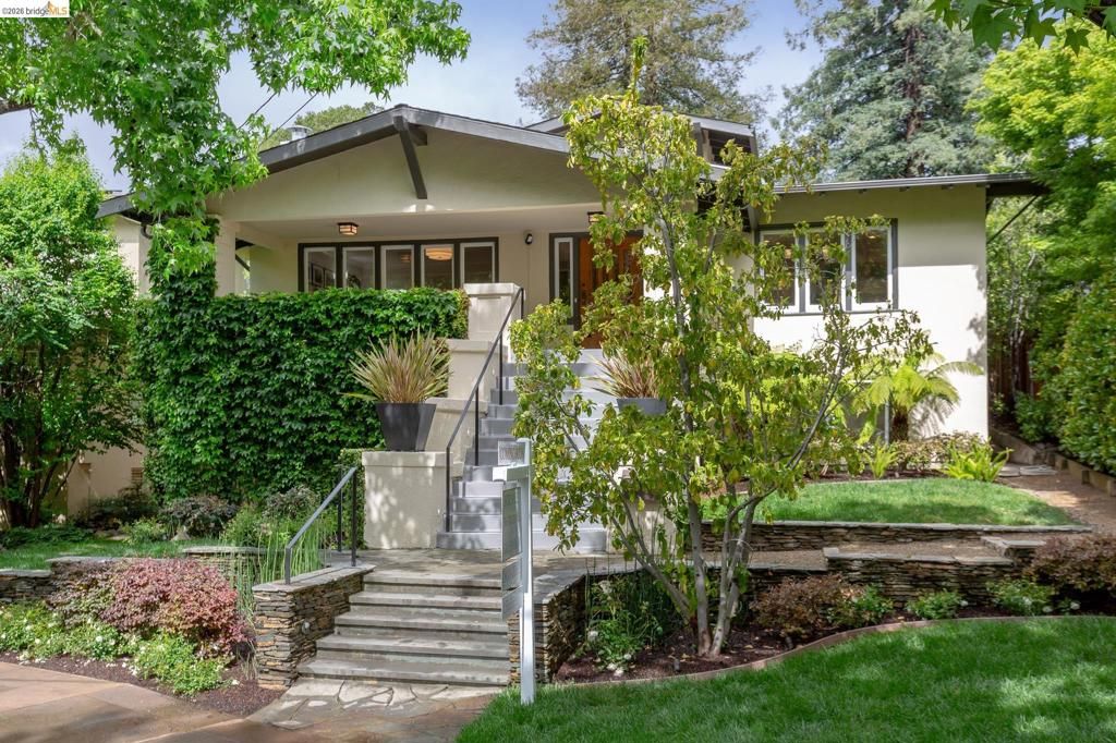 Image 2 of property listing at 153 Arbor Dr, Piedmont, CA 94610