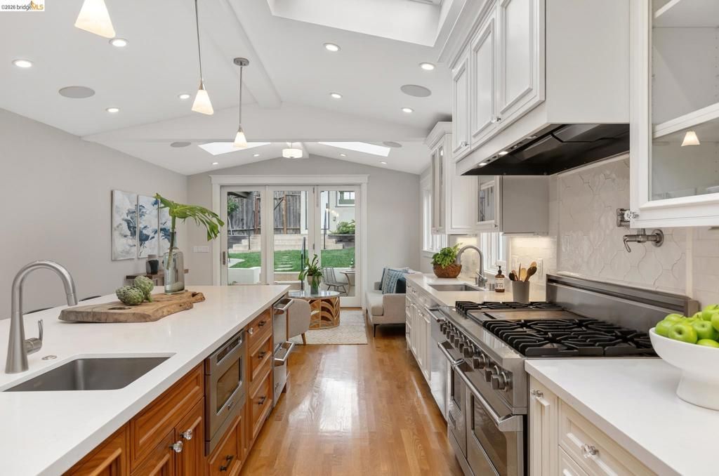 Image 20 of property listing at 153 Arbor Dr, Piedmont, CA 94610