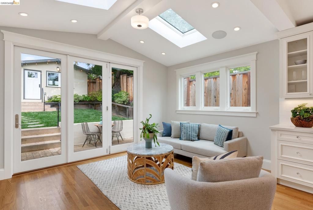 Image 22 of property listing at 153 Arbor Dr, Piedmont, CA 94610