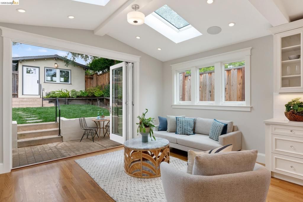 Image 23 of property listing at 153 Arbor Dr, Piedmont, CA 94610