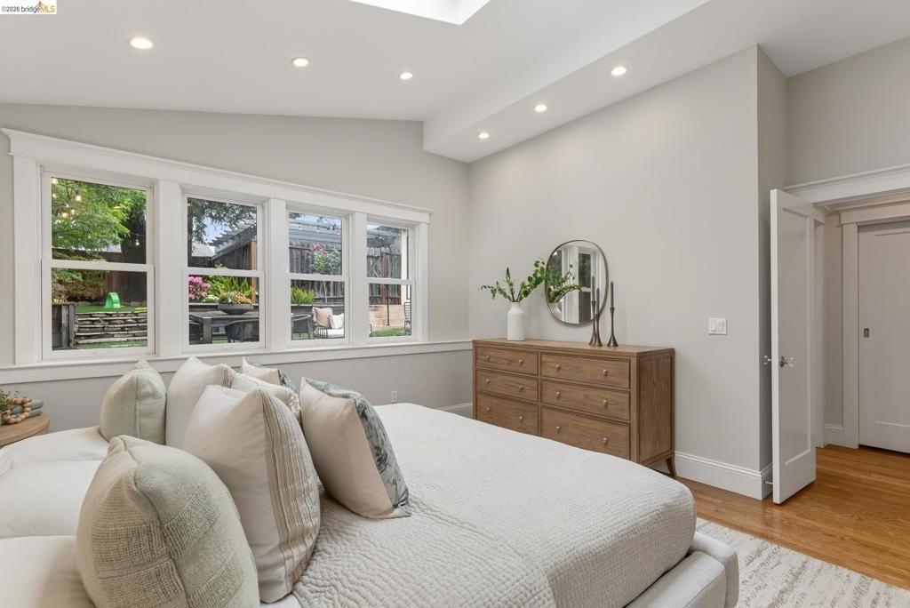 Image 27 of property listing at 153 Arbor Dr, Piedmont, CA 94610