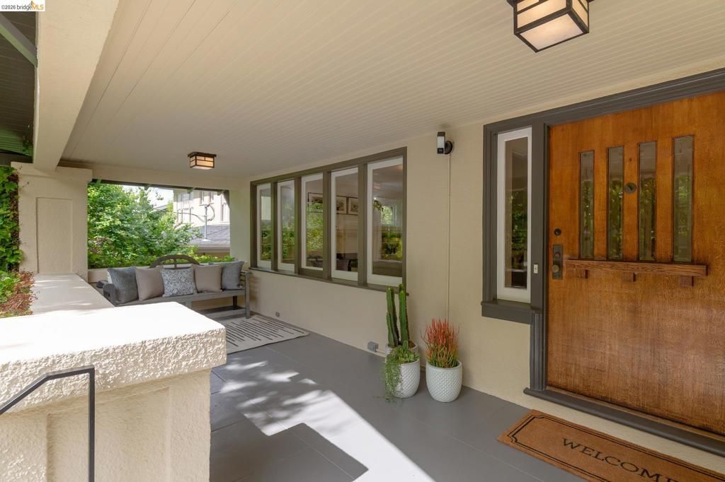 Image 3 of property listing at 153 Arbor Dr, Piedmont, CA 94610