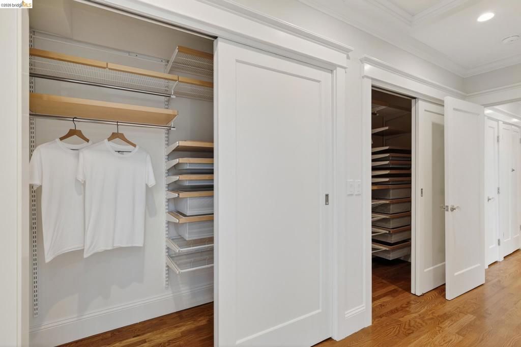 Image 31 of property listing at 153 Arbor Dr, Piedmont, CA 94610