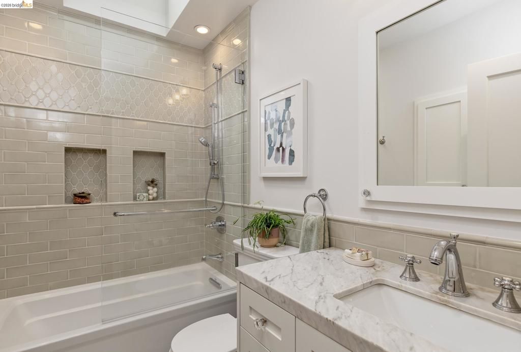 Image 33 of property listing at 153 Arbor Dr, Piedmont, CA 94610