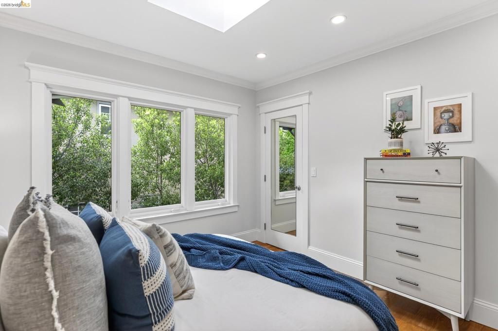 Image 35 of property listing at 153 Arbor Dr, Piedmont, CA 94610