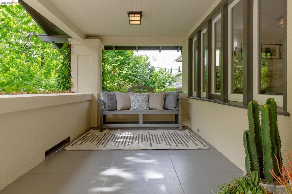 Image 4 of property listing at 153 Arbor Dr, Piedmont, CA 94610