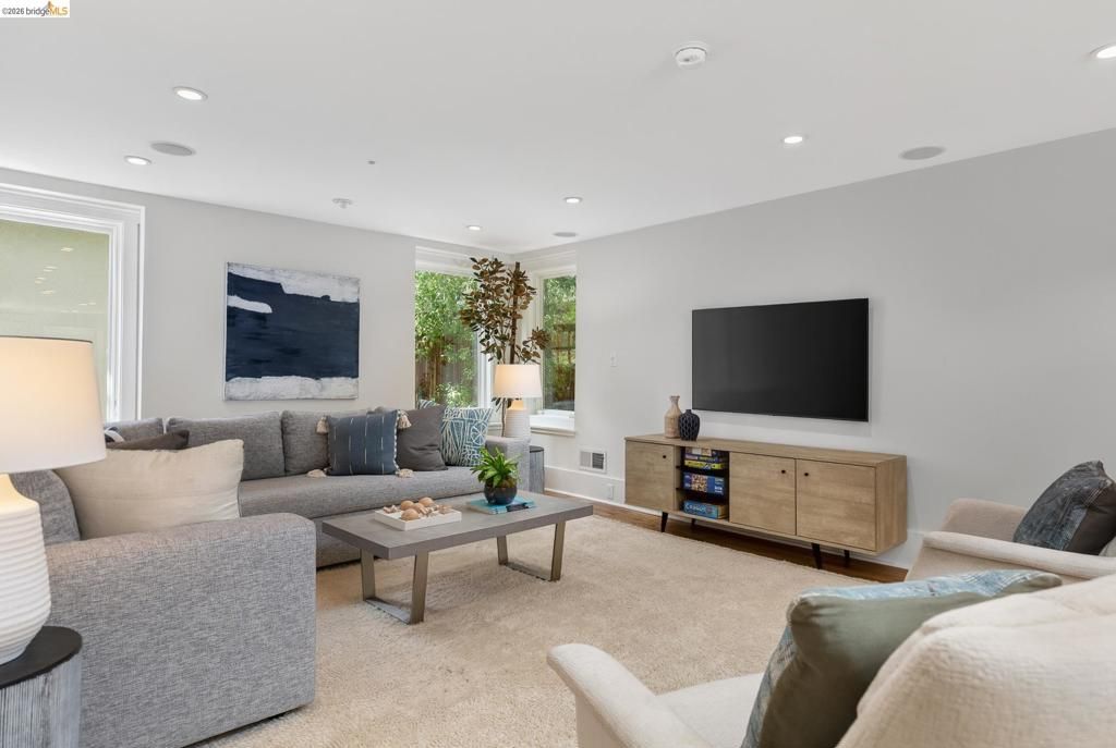 Image 40 of property listing at 153 Arbor Dr, Piedmont, CA 94610