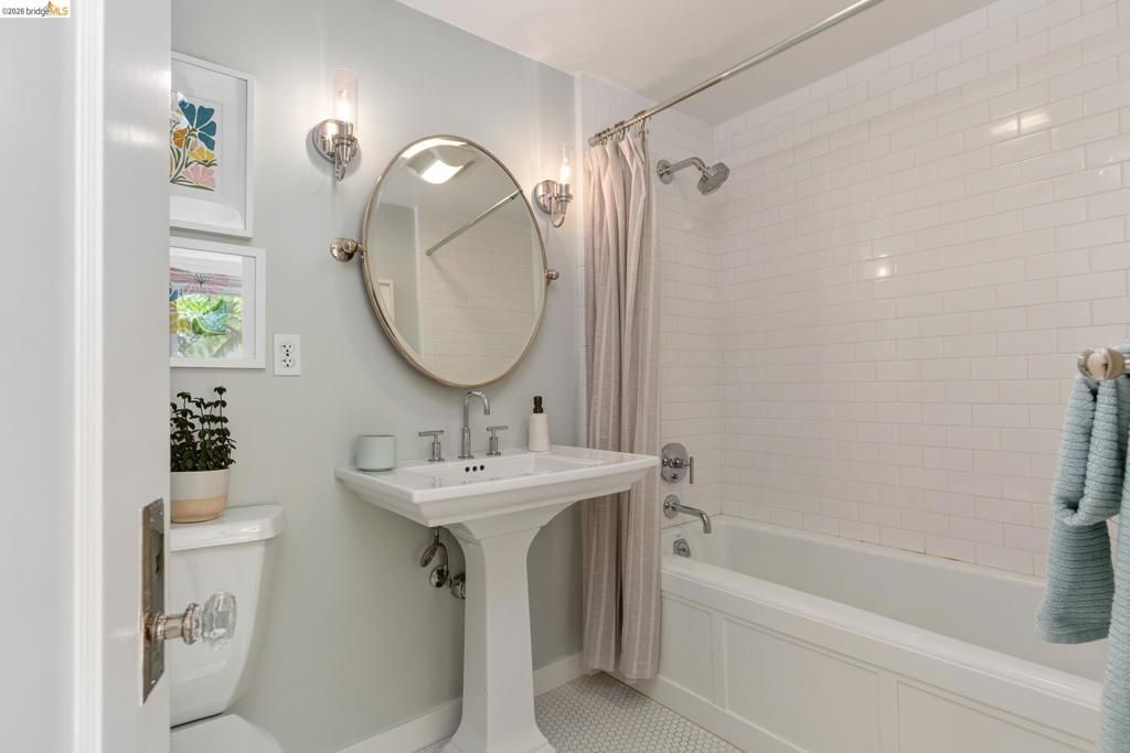 Image 43 of property listing at 153 Arbor Dr, Piedmont, CA 94610