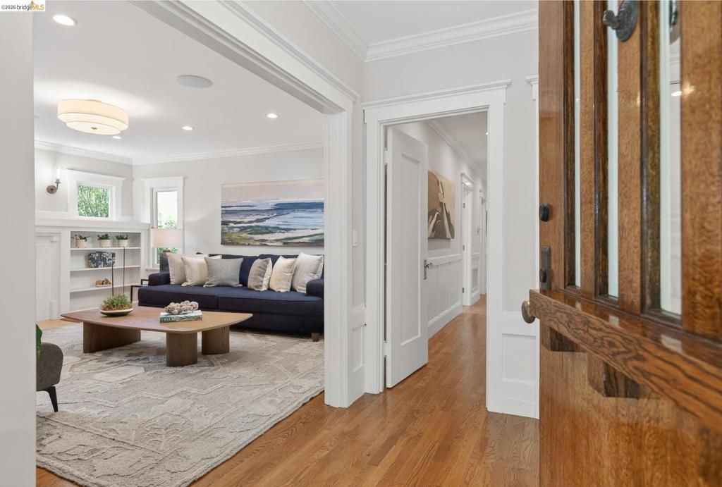 Image 5 of property listing at 153 Arbor Dr, Piedmont, CA 94610