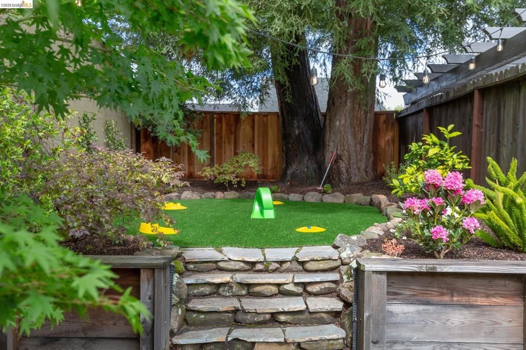 Image 52 of property listing at 153 Arbor Dr, Piedmont, CA 94610