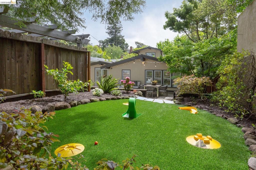 Image 54 of property listing at 153 Arbor Dr, Piedmont, CA 94610