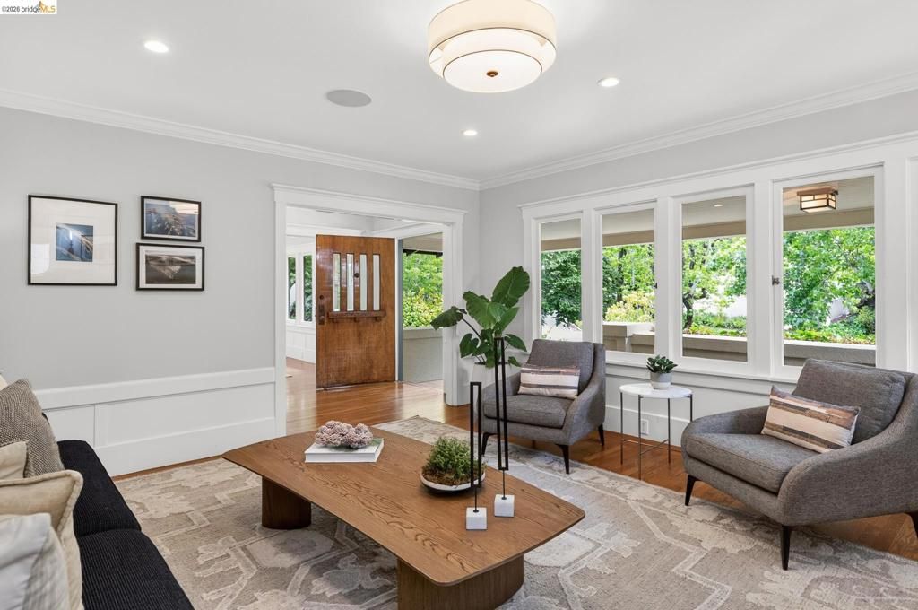 Image 6 of property listing at 153 Arbor Dr, Piedmont, CA 94610