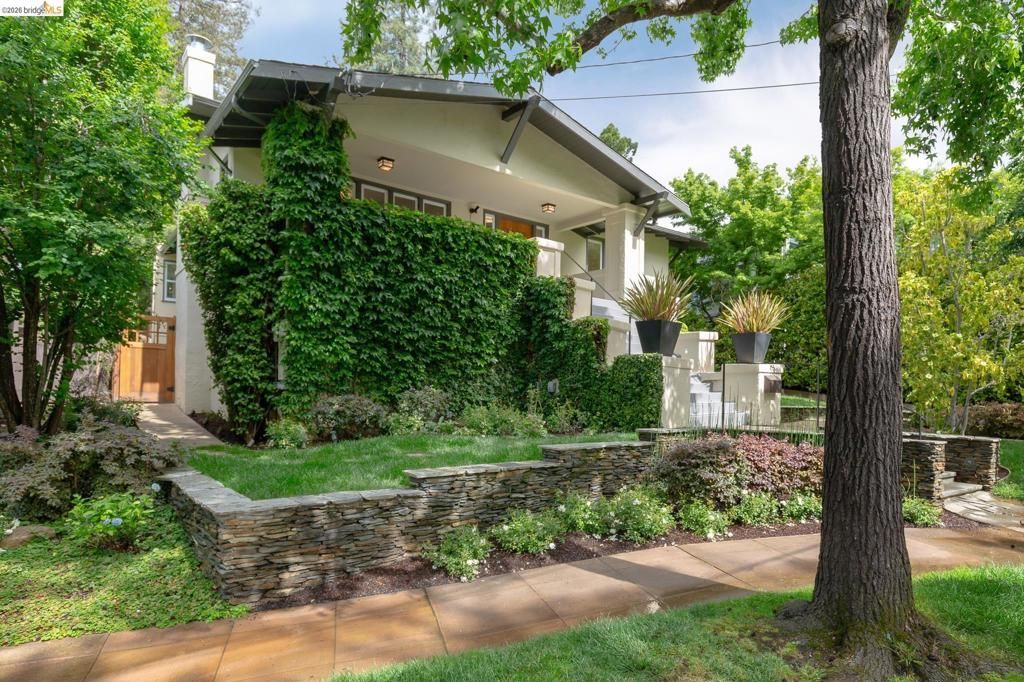 Image 61 of property listing at 153 Arbor Dr, Piedmont, CA 94610