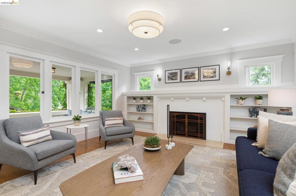 Image 7 of property listing at 153 Arbor Dr, Piedmont, CA 94610