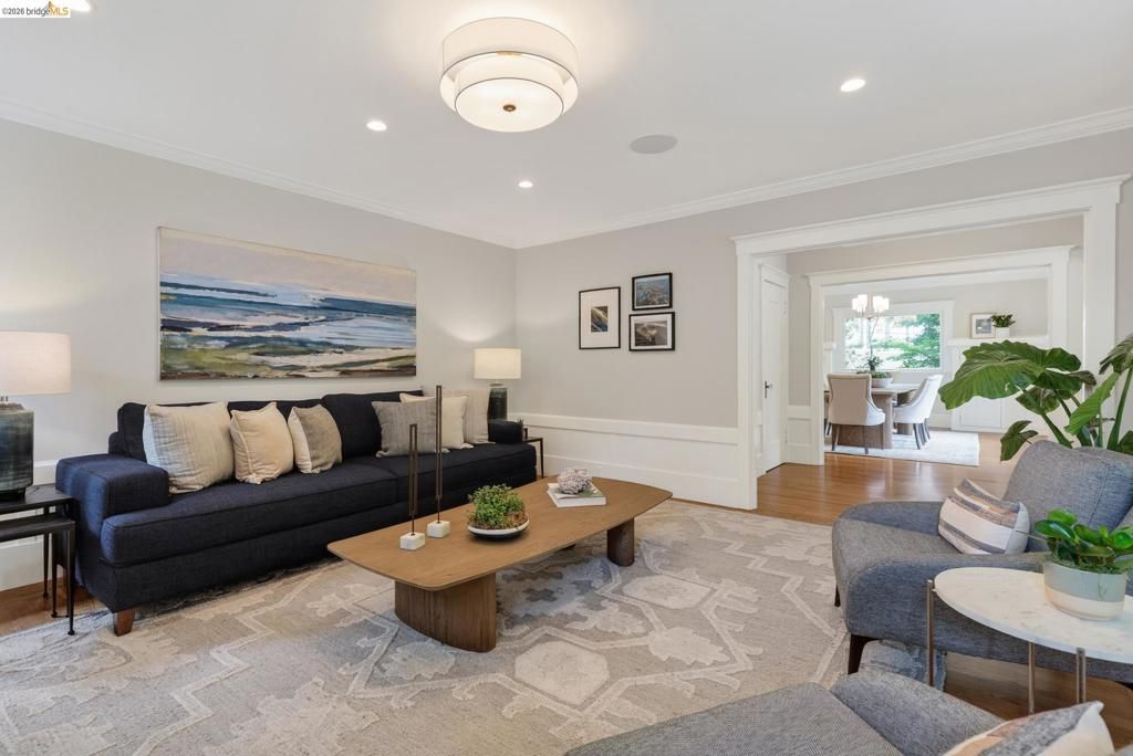 Image 9 of property listing at 153 Arbor Dr, Piedmont, CA 94610