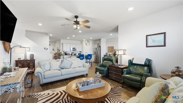 437 Signe, Seguin, TX 78155