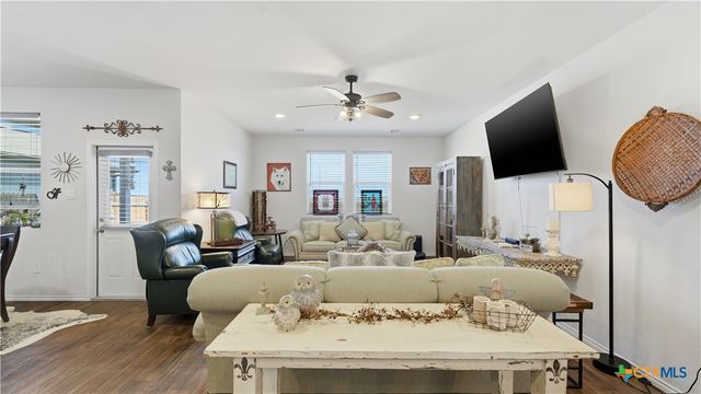 437 Signe, Seguin, TX 78155