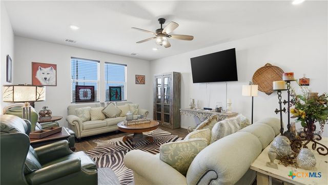 437 Signe, Seguin, TX 78155