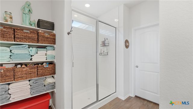 437 Signe, Seguin, TX 78155