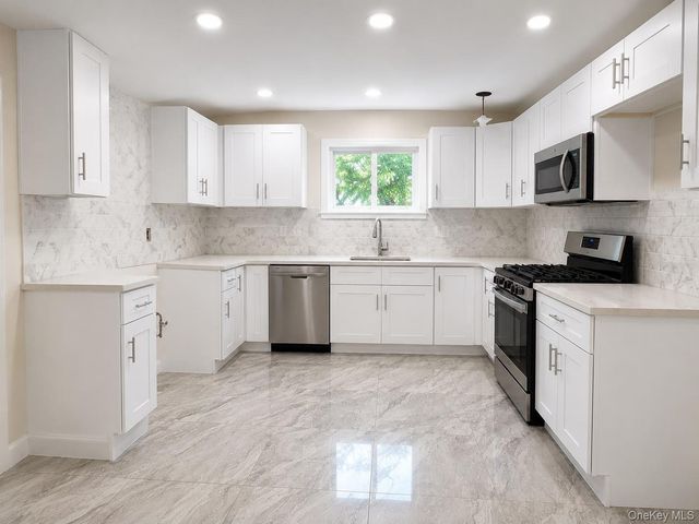11 Ivan Court, Brooklyn, NY 11229