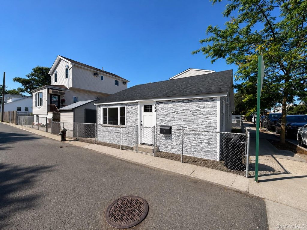 11 Ivan Court, Brooklyn, NY 11229 — photo 2