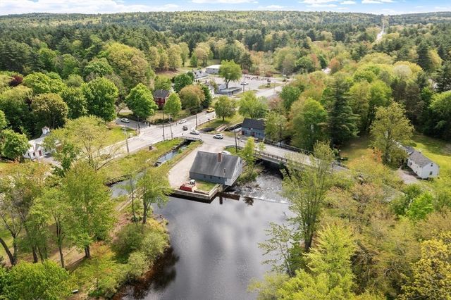 8 South Street, Townsend, MA 01469
