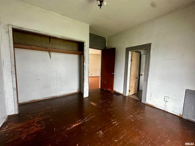 111 E WALKER Street, Galatia, IL 62935